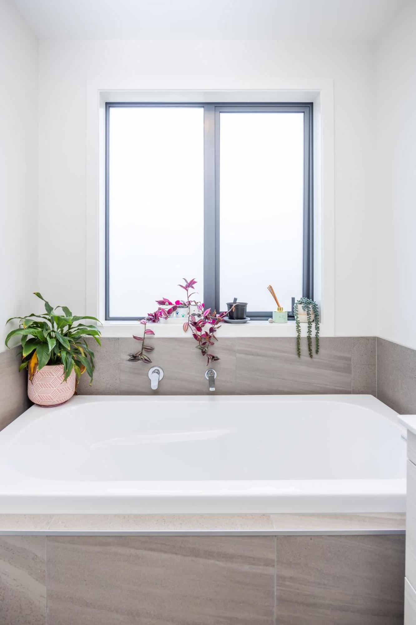 Unwind In Style- Deck With Lush Backdrop Hamilton