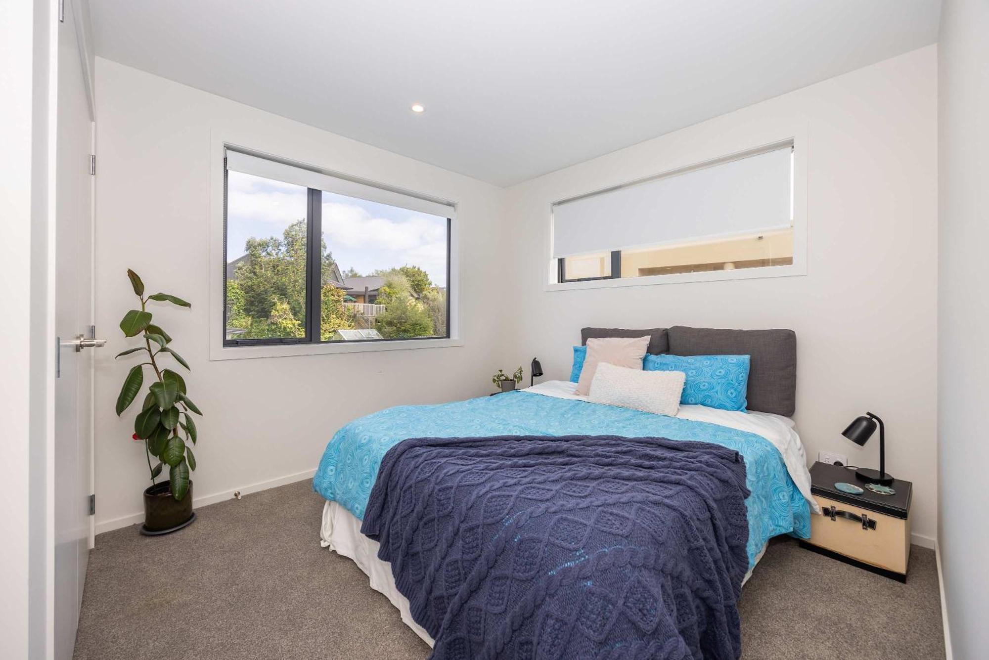 Unwind In Style- Deck With Lush Backdrop Holiday home *