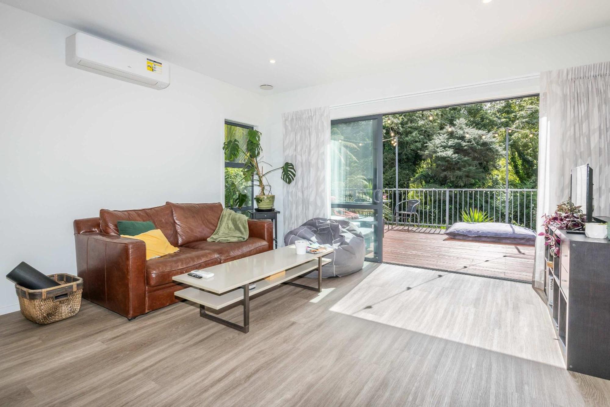 Unwind In Style- Deck With Lush Backdrop * Hamilton