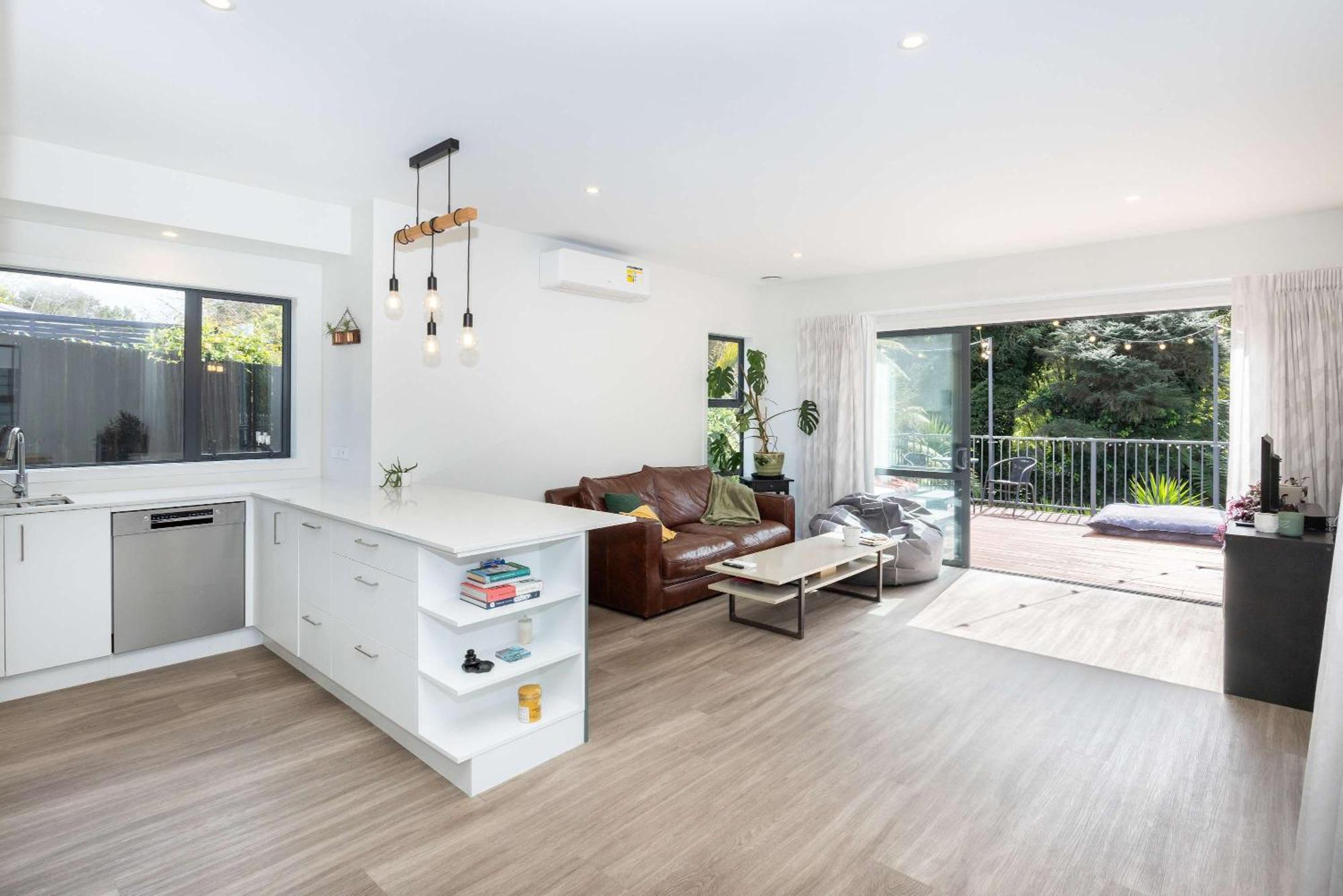 Unwind In Style- Deck With Lush Backdrop * Hamilton